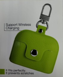 Силиконовый чехол для AirPods Pro с кнопкой и карабином салатовый